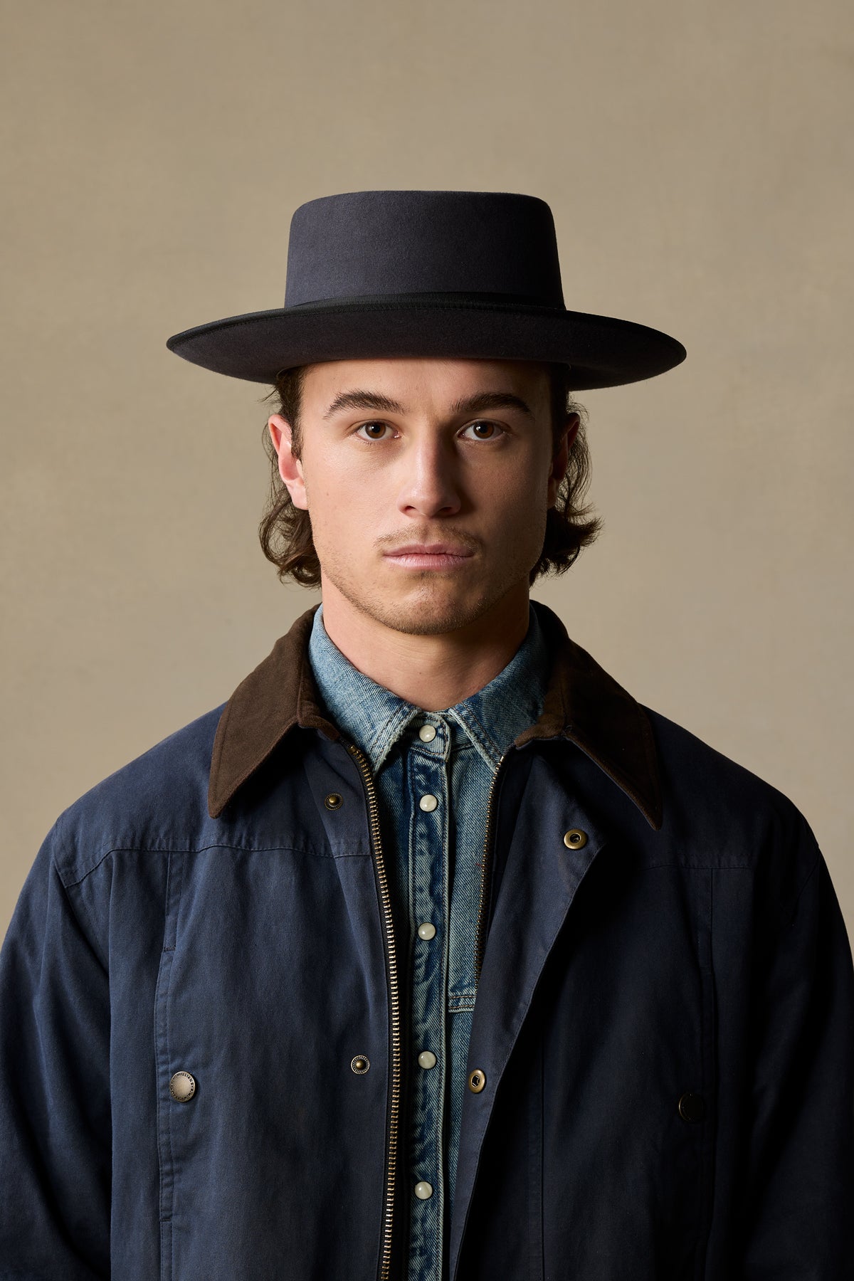 Squatter Carbon Grey