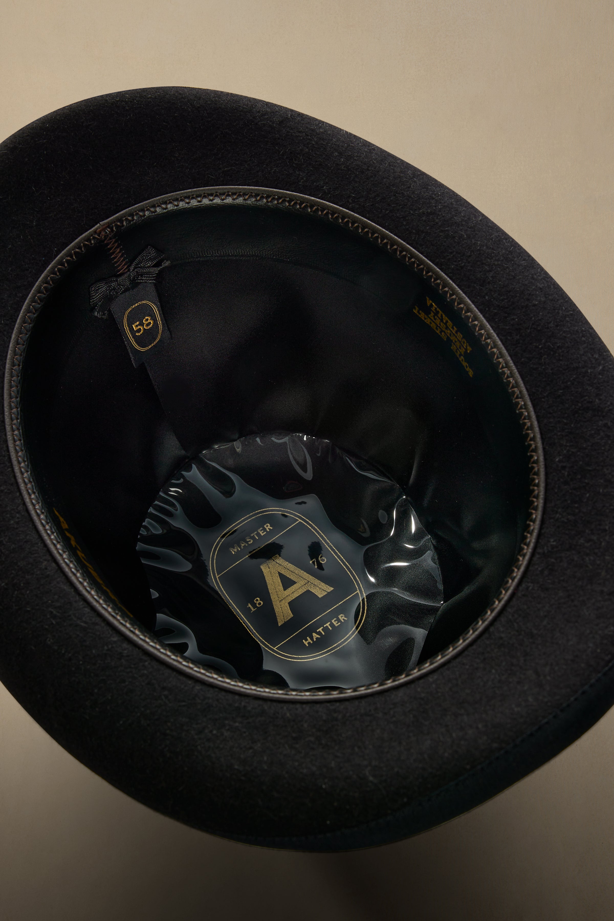 Top Hat Black