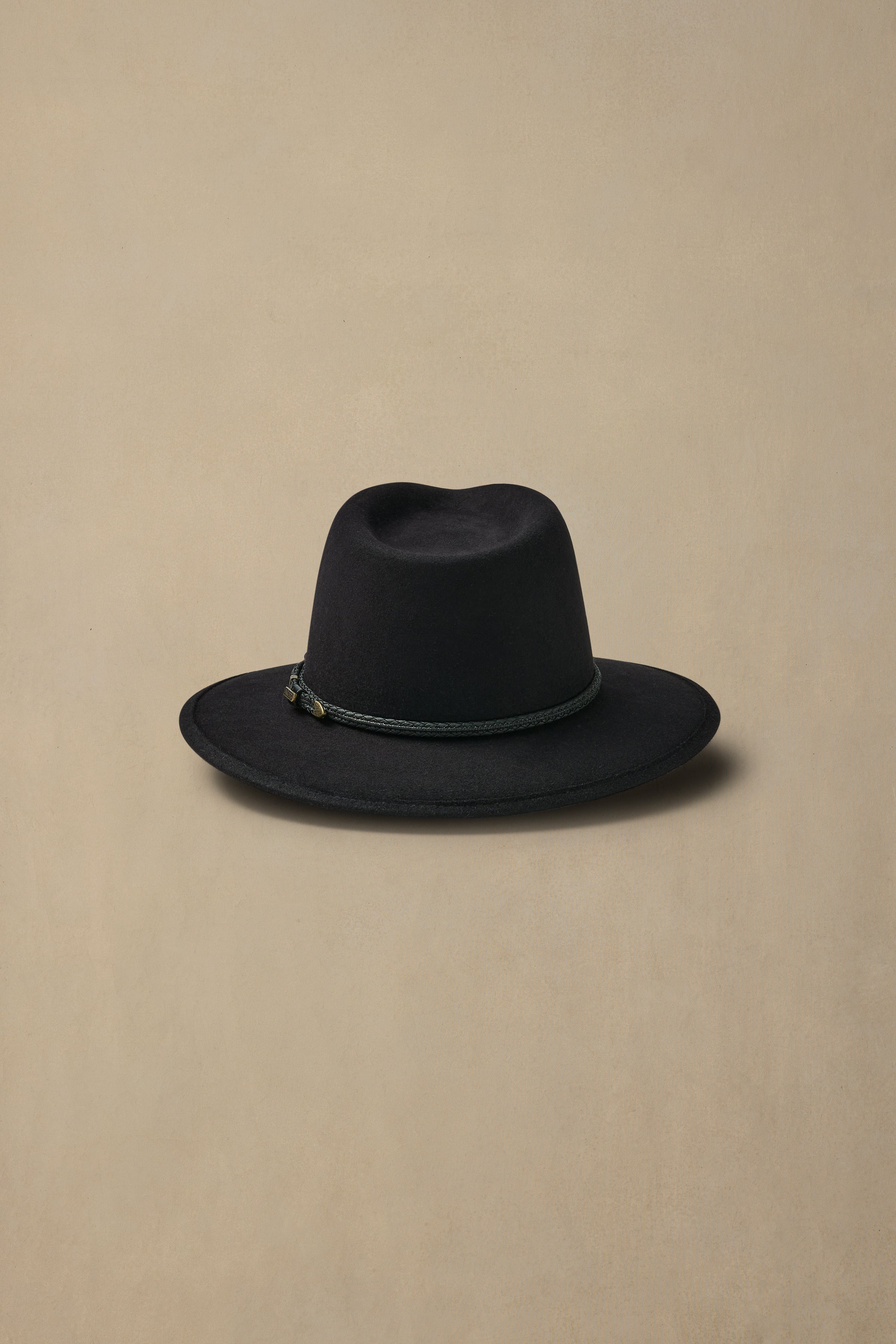 Traveller Black