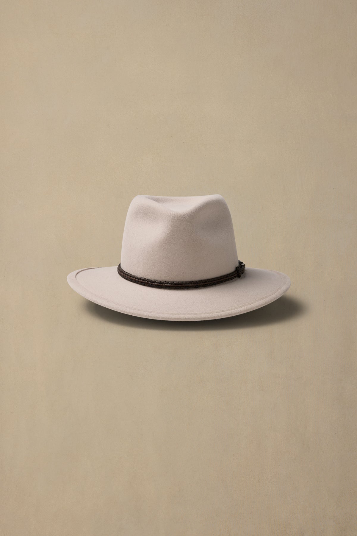Traveller Light Sand