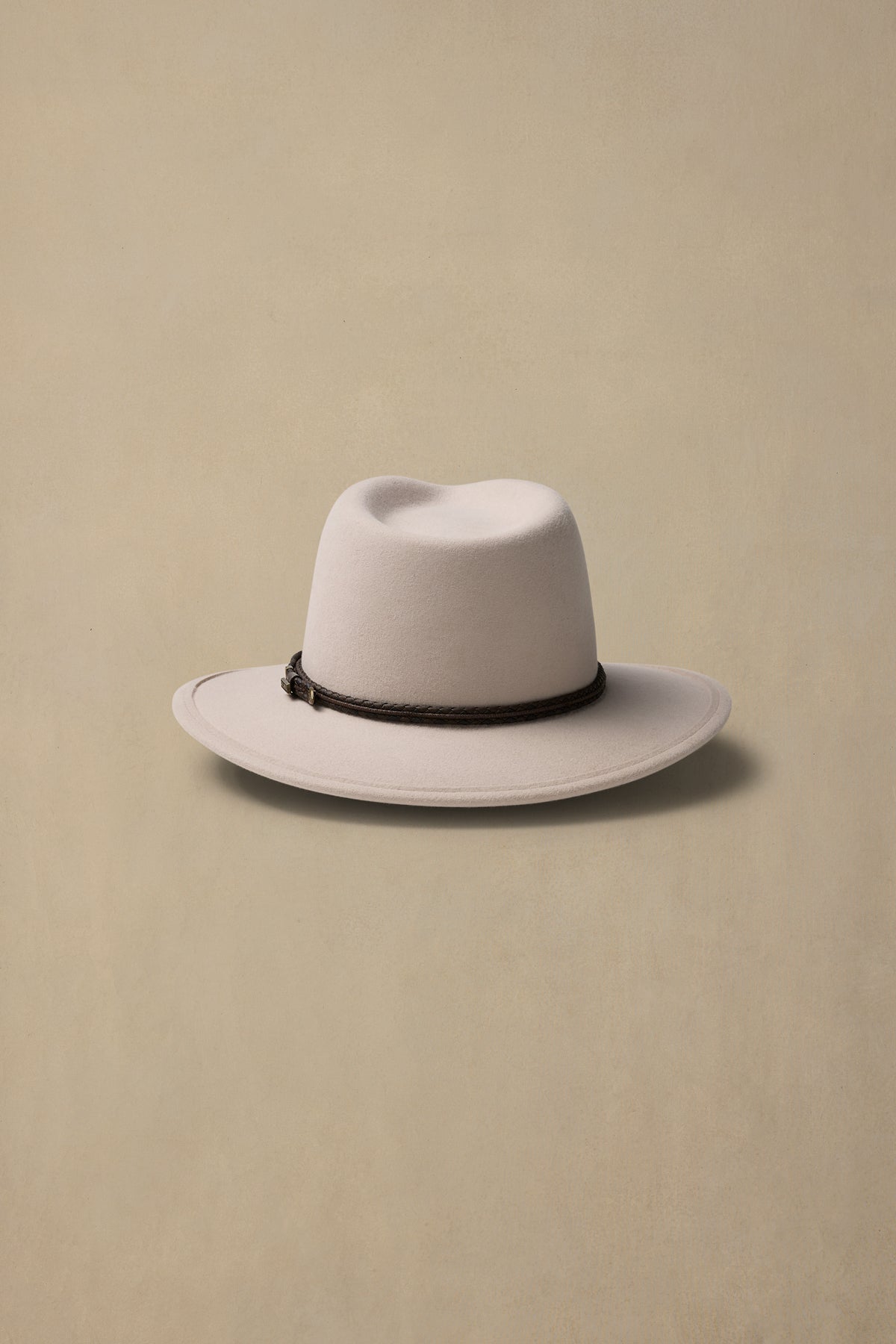 Traveller Light Sand