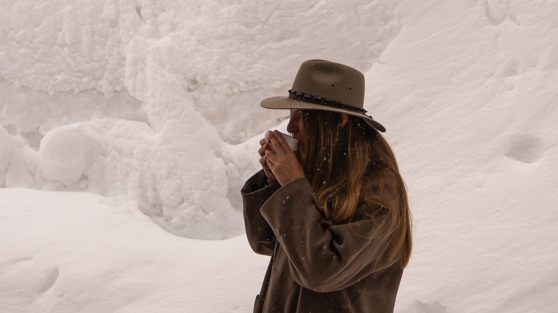 Denya Dean wears her Coolabah in the Snow of Japan