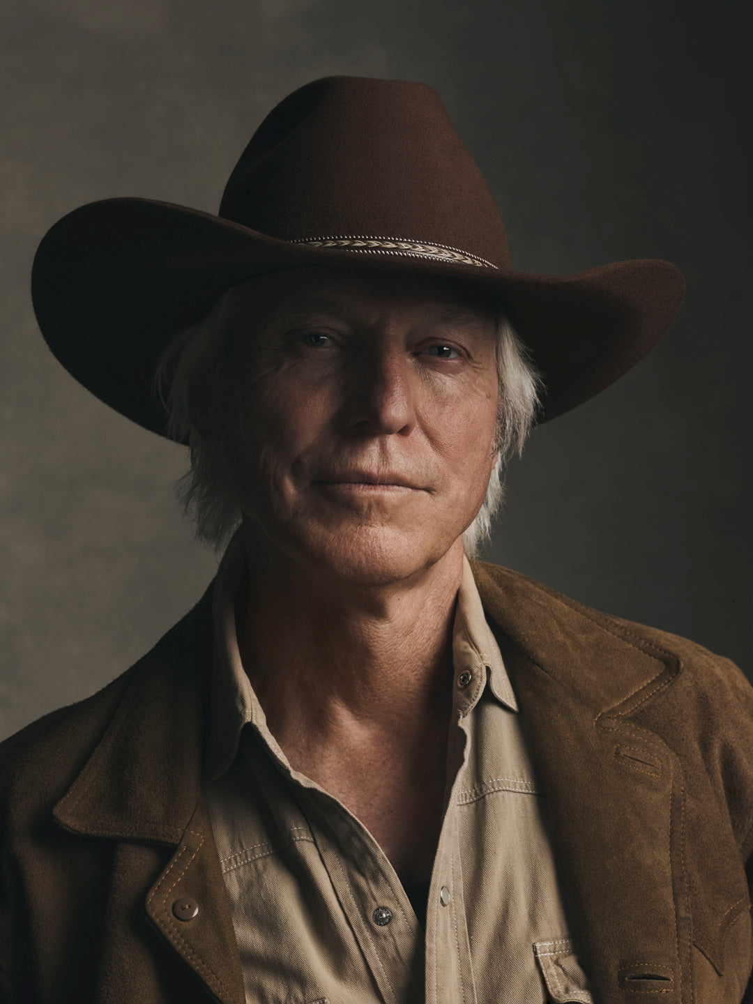 Peter Stutchbury wearing the Akubra Dusty Dawn in Coffee