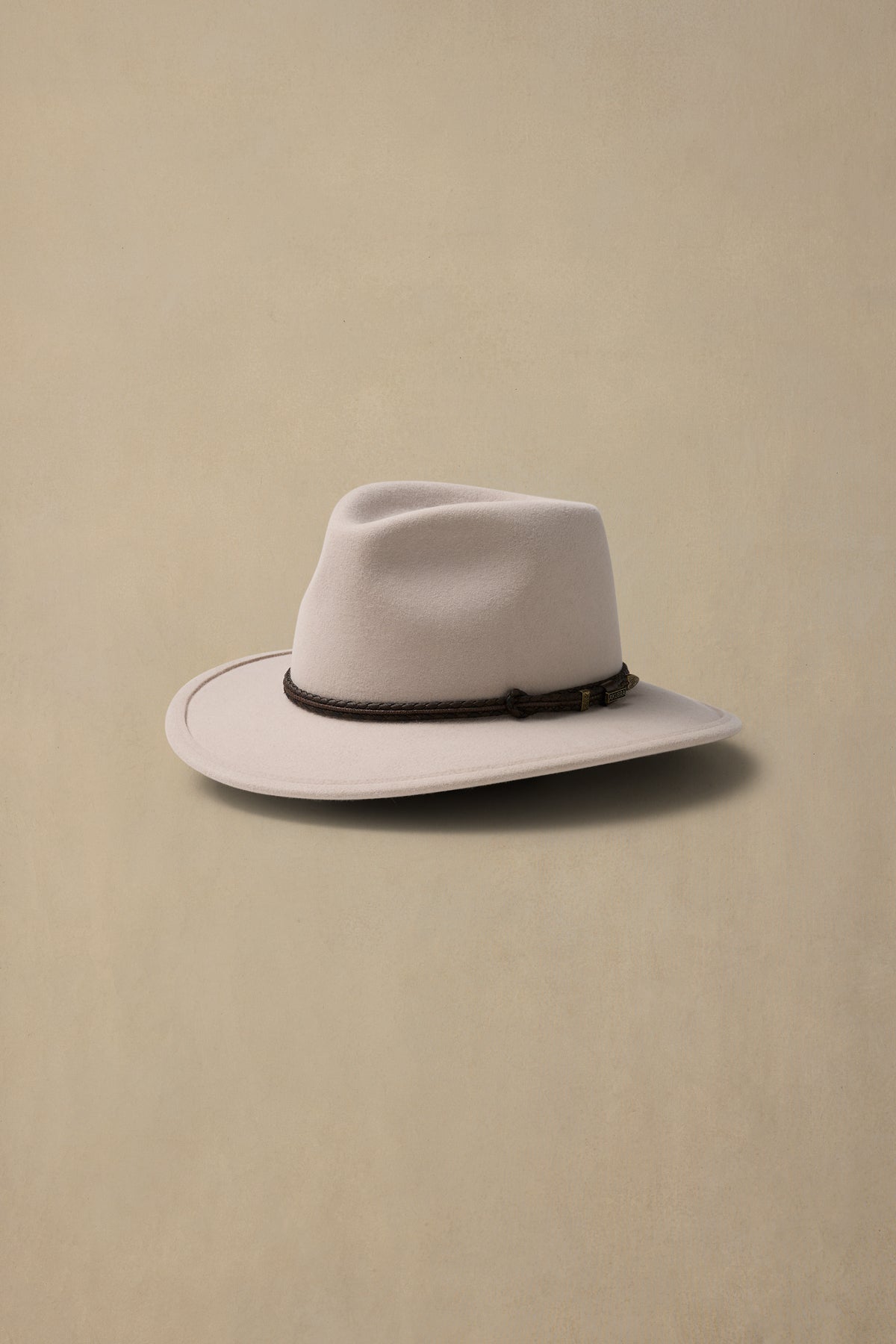 Traveller Light Sand
