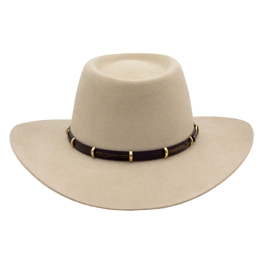 Front on view of Akubra Sand coloured The Boss hat